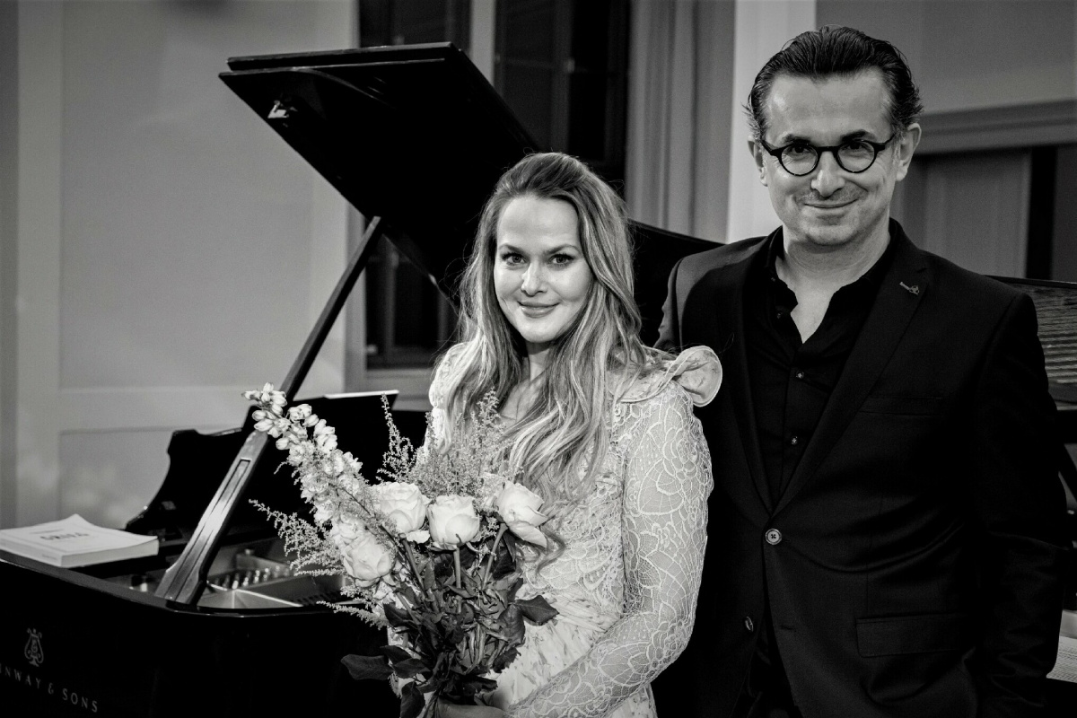 Mari Eriksmoen und Daniel Heide. Nach dem Lyrischen Salon am 11. Dezember 2022. Bild: Guido Werner.